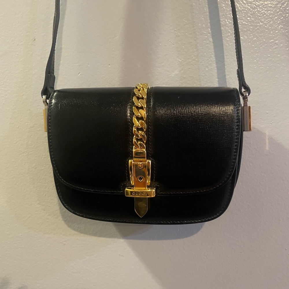 Gucci Ferragamo Steve Madden Giftaway Entry *** 4 SALES TO GO*** - Picture 5 of 14